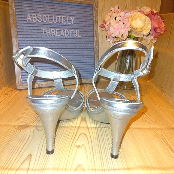 NWOT Lasonia Silver Glitter Strappy Sandal w/ Rhinestone Heel detail Sz. 6.5 - Picture 9 of 13